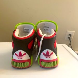 Adidas Roundhouse Mid